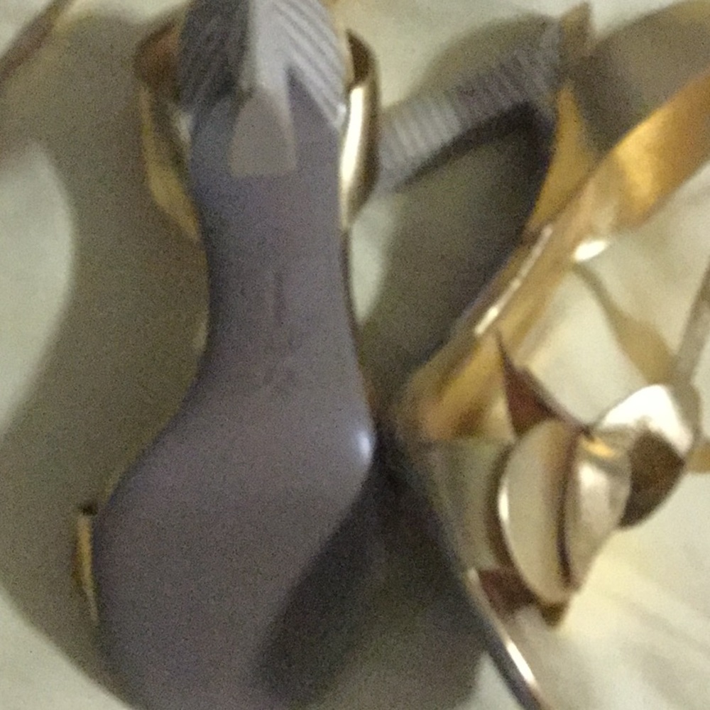 New never been worn outside .  size 9 - Picture 3 of 3